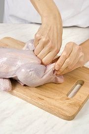 Приготовление блюда по рецепту - Бульон куриный с заварными клецками. Шаг 1